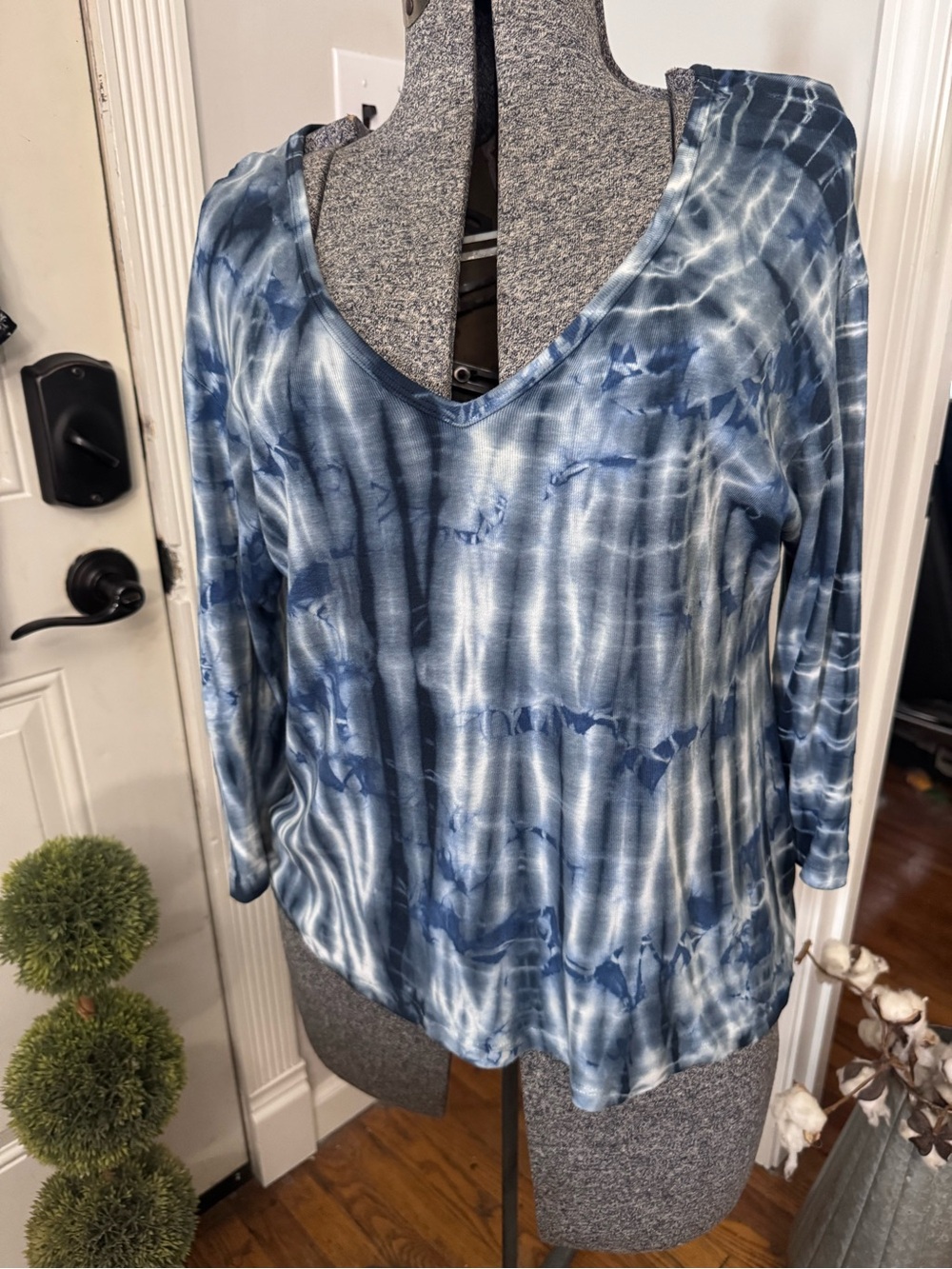 Women's Glima 3/4 Sleeve Blue Tie-Dye V-Neck Top Large